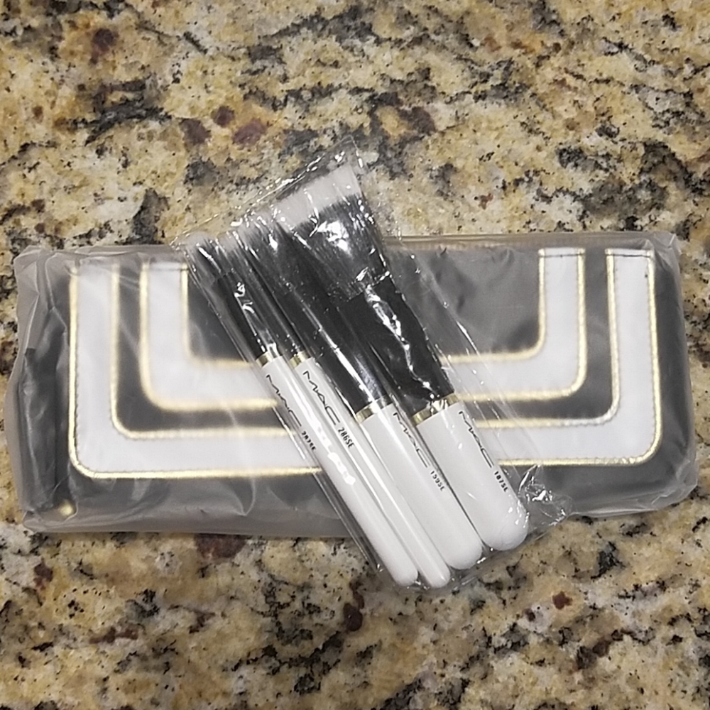 MAC Stroke of Midnight Brush Kit